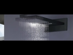 Torneiras do chuveiro do banheiro