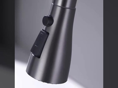 Puxe para baixo o torneira da cozinha